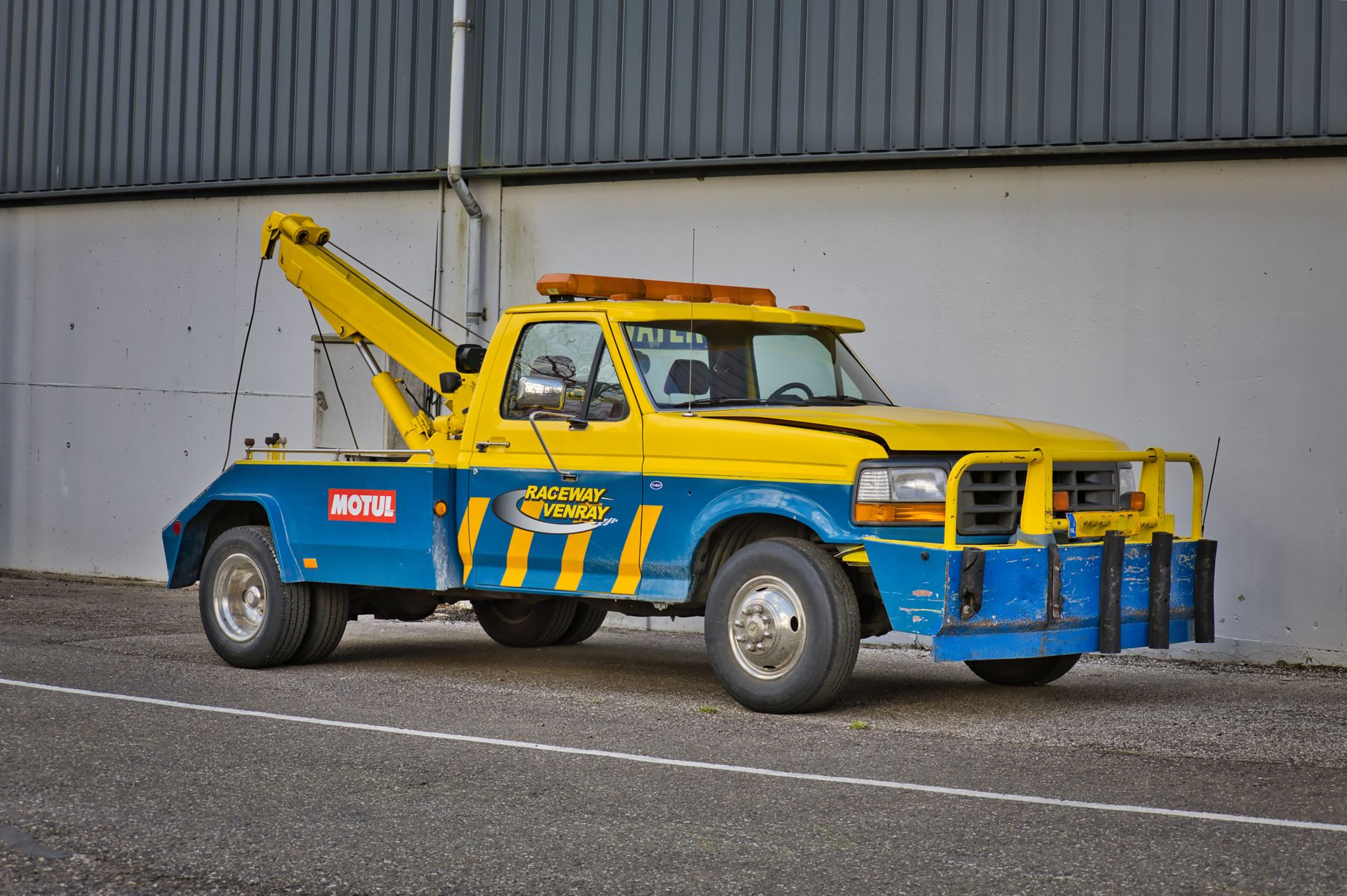 Remorquage Voiture équipe à Arcueil